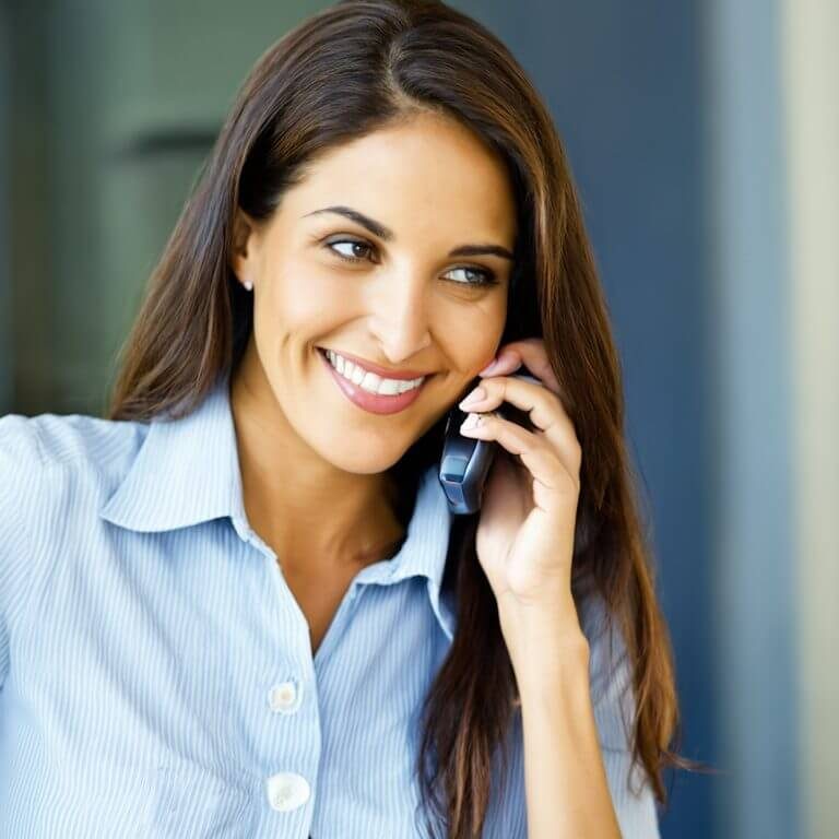 Kundenberaterin mit Herz und Kompetenz – Persönliche Beratung bei autoversicherungsmakler.com Einfühlsamer Kundenservice bei autoversicherungsmakler.com. hilft Kunden, maßgeschneiderte Kfz-Versicherungen zu finden